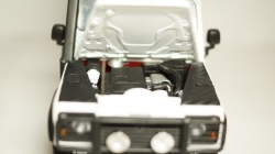 Land Rover Defender 110 Station Wagon, Universal Hobby 1:18 