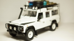 Land Rover Defender 110 Station Wagon, Universal Hobby 1:18 