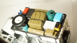 Land Rover Defender 110 Station Wagon, Universal Hobby 1:18 