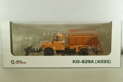 КО-829А(4333) 1986, пескоразбрасыватель с отвалом на шасси Зил-4333, 103368, Автоистория 1:43