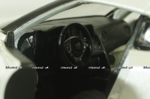 Nissan GT-R 2009 white, Bburago 1:32 