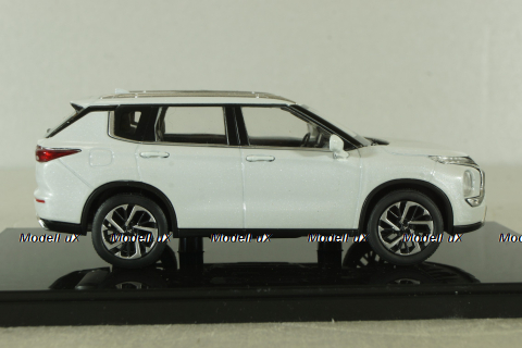 Mitsubishi Outlander 2022, white, CMD 1:43