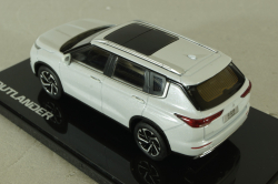 Mitsubishi Outlander 2022, white, CMD 1:43
