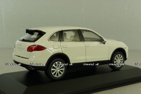 Porsche Cayenne S Hybrid (958) 2010, white, WAP0200040B, Minichamps 1:43 Уценка!