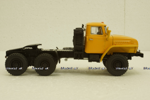 Урал-44202 тягач желтый, АвтоИстория 1:43
