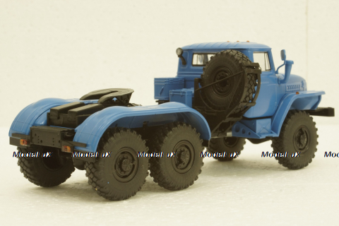 Урал-4420 тягач синий, АвтоИстория 1:43