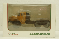 Урал-44202-0311-31 тягач оранжевый, АвтоИстория 1:43