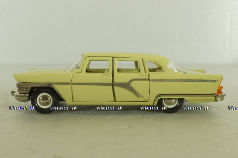 Газ-13 Чайка, бежевая,Тантал/Радон 1:43