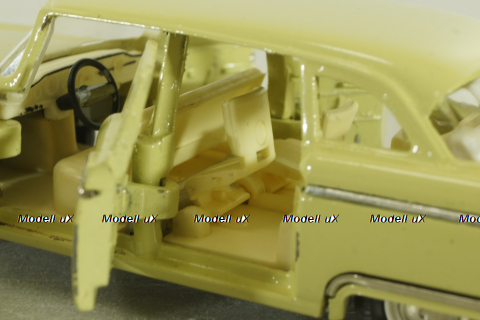 Газ-13 Чайка, бежевая,Тантал/Радон 1:43