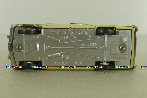 Газ-13 Чайка, бежевая,Тантал/Радон 1:43