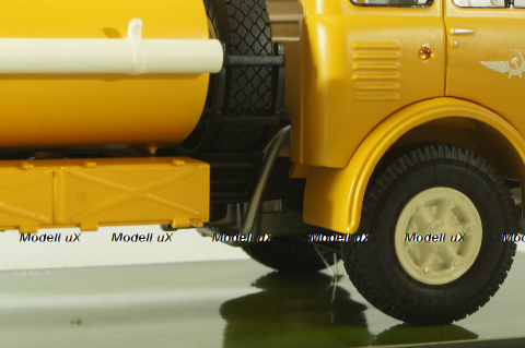 ТЗА-7,5(200) Аэрофлот, топливозаправщик на шасси Маз-500, TruckTyr 1:43