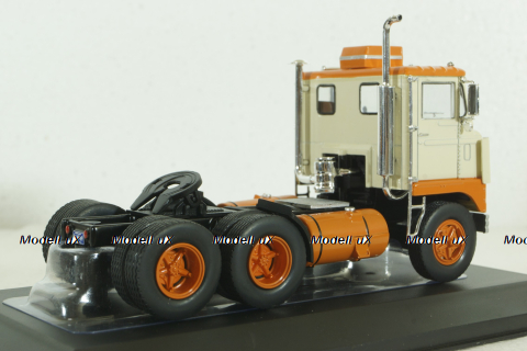 White 7400 1960 beige, TR188 , IXO 1:43