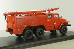 АЦ-40(375Д)-Ц1А модели ПМ-102А пожарная автоцистерна на шасси Урал-375Д 1974, красный, SSM1230, SSM 1:43