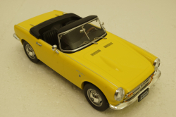 Honda S800 With Removable Soft Top, yellow, T9-1800191, Triple9 1:18