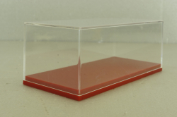 Бокс для моделей 1:64, размеры 12х5,5х4 (д*ш*в) красная подставка