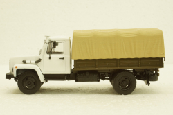 Газ-3309 бортовой с тентом, АвтоИстория 1:43 Уценка!