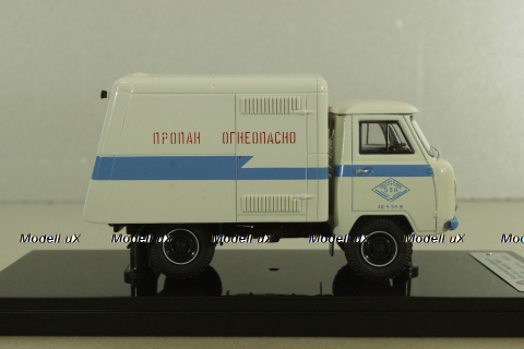 Уаз-450Д, РА-10,  машина для разогрева асфальта, 1965г., 145006, DiP Models 1:43