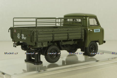 Уаз-450Д, Военная Автоинспекция МО СССР 1963 г. с аксессуарами в кузове, 145003, DiP Models 1:43