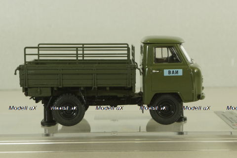 Уаз-450Д, Военная Автоинспекция МО СССР 1963 г. с аксессуарами в кузове, 145003, DiP Models 1:43