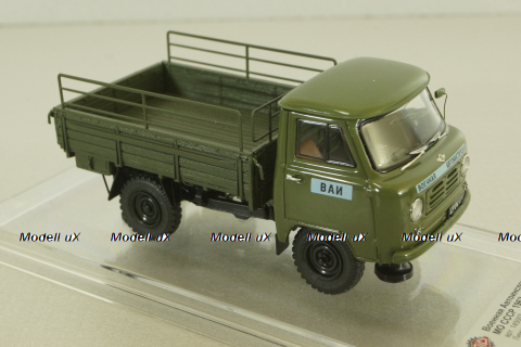 Уаз-450Д, Военная Автоинспекция МО СССР 1963 г. с аксессуарами в кузове, 145003, DiP Models 1:43