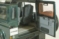Land Rover Defender 90 Adventure 2007, green, 08901G,  Kyosho 1:18