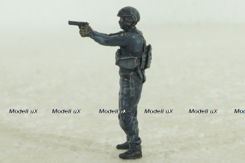 Фигурка Боец подразделение особого назначения КОРД с пистолетом, Vilen Model 1:43