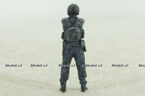 Фигурка Боец подразделение особого назначения КОРД с пистолетом, Vilen Model 1:43