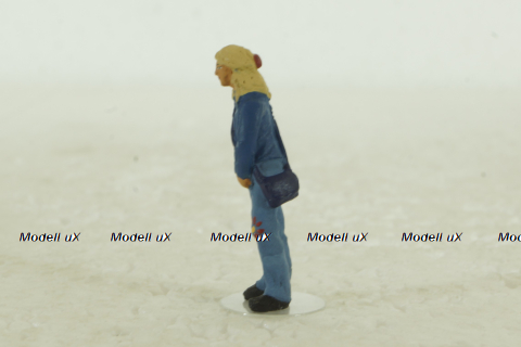 Фигурка Девушка в джинсах,  209а, BM-Toys 1:43