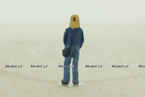 Фигурка Девушка в джинсах,  209а, BM-Toys 1:43