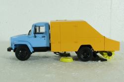 ПУМ-1 (3307) подметально-уборочная на шасси Газ-3307, Легендарные грузовики СССР №101 1:43