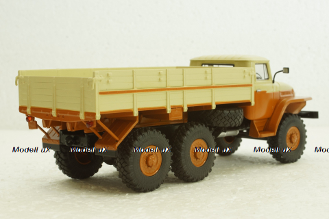 Урал-377 борт, оранжевый/бежевый, АвтоИстория 1:43