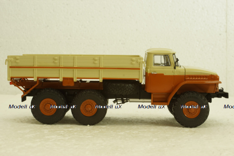 Урал-377 борт, оранжевый/бежевый, АвтоИстория 1:43