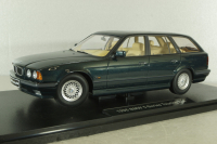 BMW 5er Serie (E34) Touring 1996, dark green, T9-1800401, Triple 9 1:18