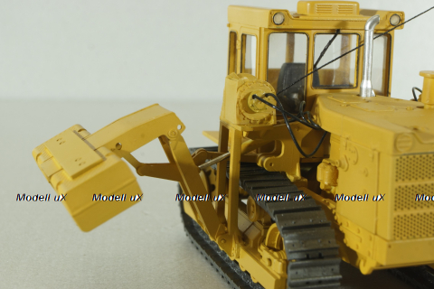 ТГ-124 трубоукладчик на базе Т-130 1980, охра, Трэкс 1:43
