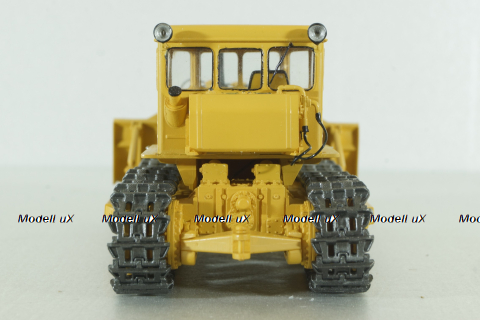 ДЗ-24 гидравлический бульдозер на базе Т-180Г 1960, охра, Трэкс 1:43