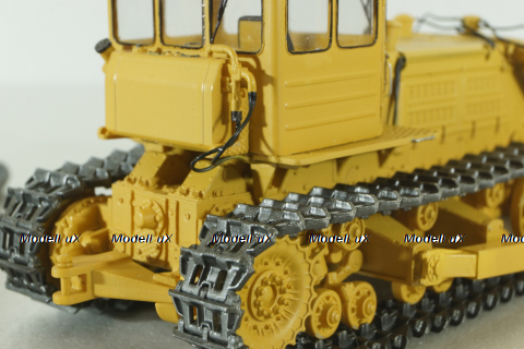 ДЗ-24 гидравлический бульдозер на базе Т-180Г 1960, охра, Трэкс 1:43