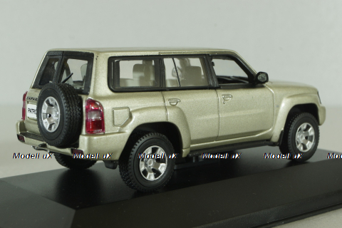 Nissan Patrol (Y61) 2005, champagne, JC074, J-Collection 1:43