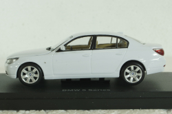 BMW 545i Sedan E60, 2003, white, 03501W, Kyosho 1:43