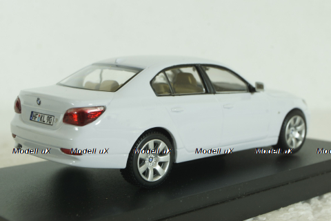 BMW 545i Sedan E60, 2003, white, 03501W, Kyosho 1:43