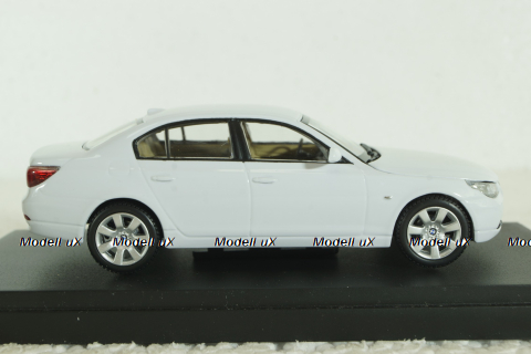BMW 545i Sedan E60, 2003, white, 03501W, Kyosho 1:43