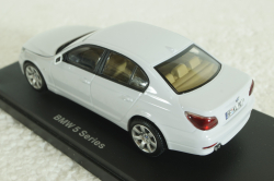 BMW 545i Sedan E60, 2003, white, 03501W, Kyosho 1:43