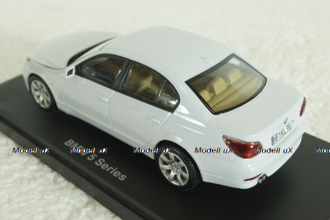 BMW 545i Sedan E60, 2003, white, 03501W, Kyosho 1:43