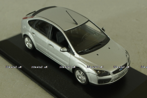 Ford Focus Fastback (MK2) 5-door 2008, silver, Minichamps 1:43
