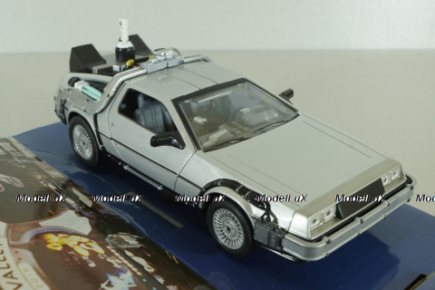 DeLorean Time Machine from movie Back to the Future Future II, 22441, Welly 1:24