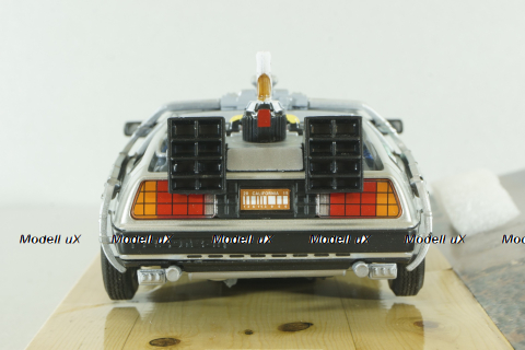 DeLorean Time Machine from movie Back to the Future III, 22444, Welly 1:24