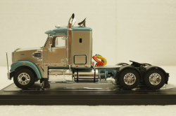 Freightliner Coronado 2008 Silver/Green, TR172,  IXO 1:43