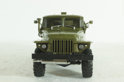 Урал-ТЗ-5 (375) Топливозаправщик на шасси Урал-375 Легендарные Грузовики СССР №10, 1:43