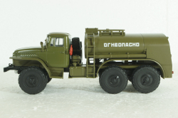 Урал-ТЗ-5 (375) Топливозаправщик на шасси Урал-375 Легендарные Грузовики СССР №10, 1:43