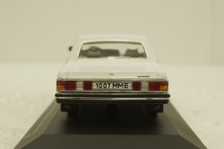 Газ-14 Чайка 1978 г., белая, IST146, IST 1:43