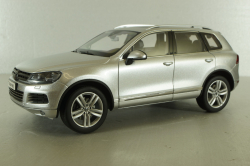 Volkswagen Touareg TSI 2010, silver, 08822CS, Kyosho 1:18